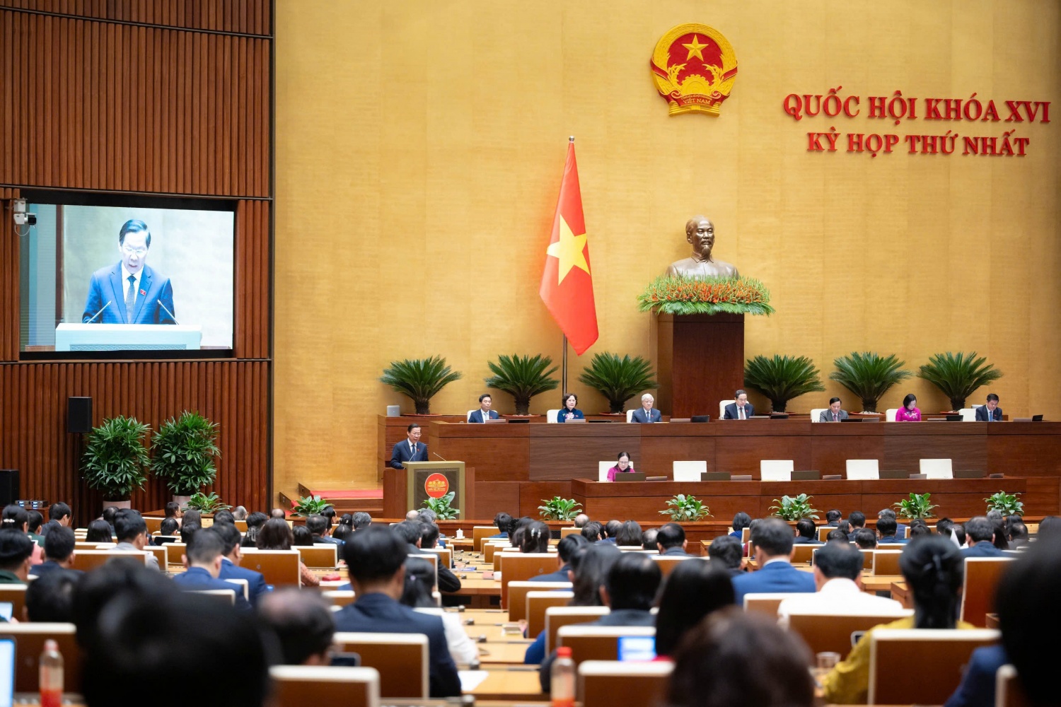 Quốc hội thông qua Nghị quyết kế hoạch 5 năm, đặt mục tiêu tăng trưởng GDP trên 10%