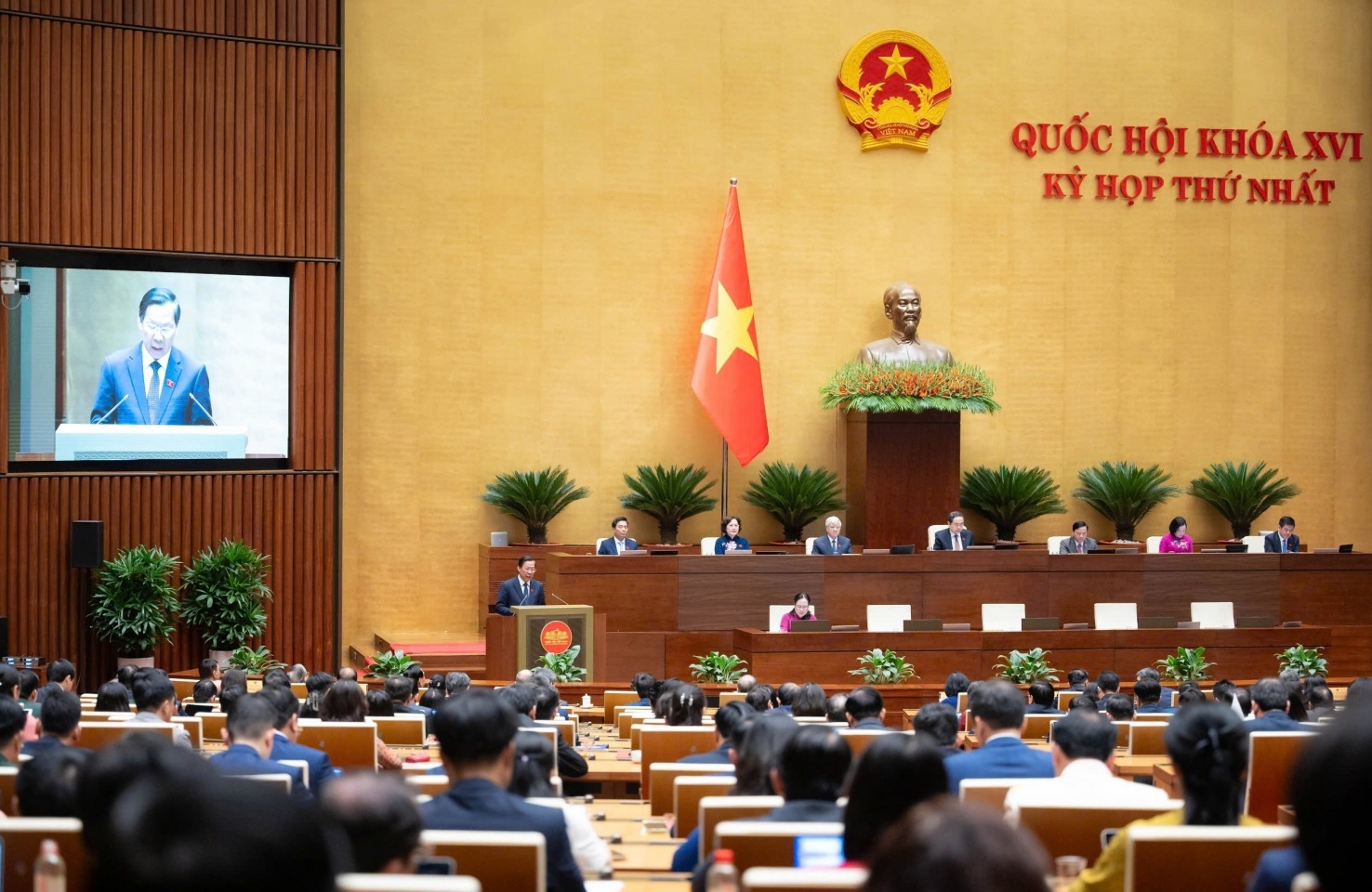 Quốc hội thông qua Nghị quyết kế hoạch 5 năm, đặt mục tiêu tăng trưởng GDP trên 10%