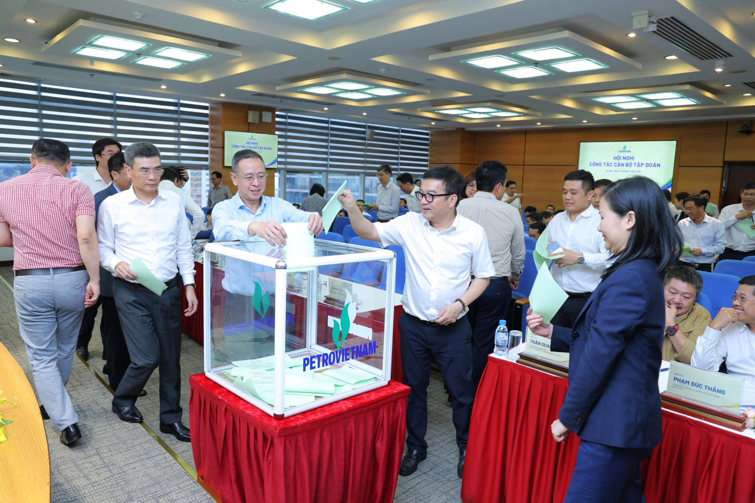 Thống nhất tuyệt đối giới thiệu nhân sự Tổng Giám đốc Petrovietnam