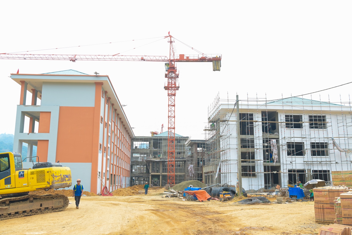 Dự án xây dựng Trường Phổ thông nội trú liên cấp Tiểu học và THCS Phong Thổ được khởi công ngày 19/8/2025 tại xã Phong Thổ, tỉnh Lai Châu. Đây là công trình giáo dục có ý nghĩa đặc biệt quan trọng, góp phần nâng cao chất lượng dạy và học cho con em đồng bào vùng sâu, vùng xa, khu vực biên giới. 