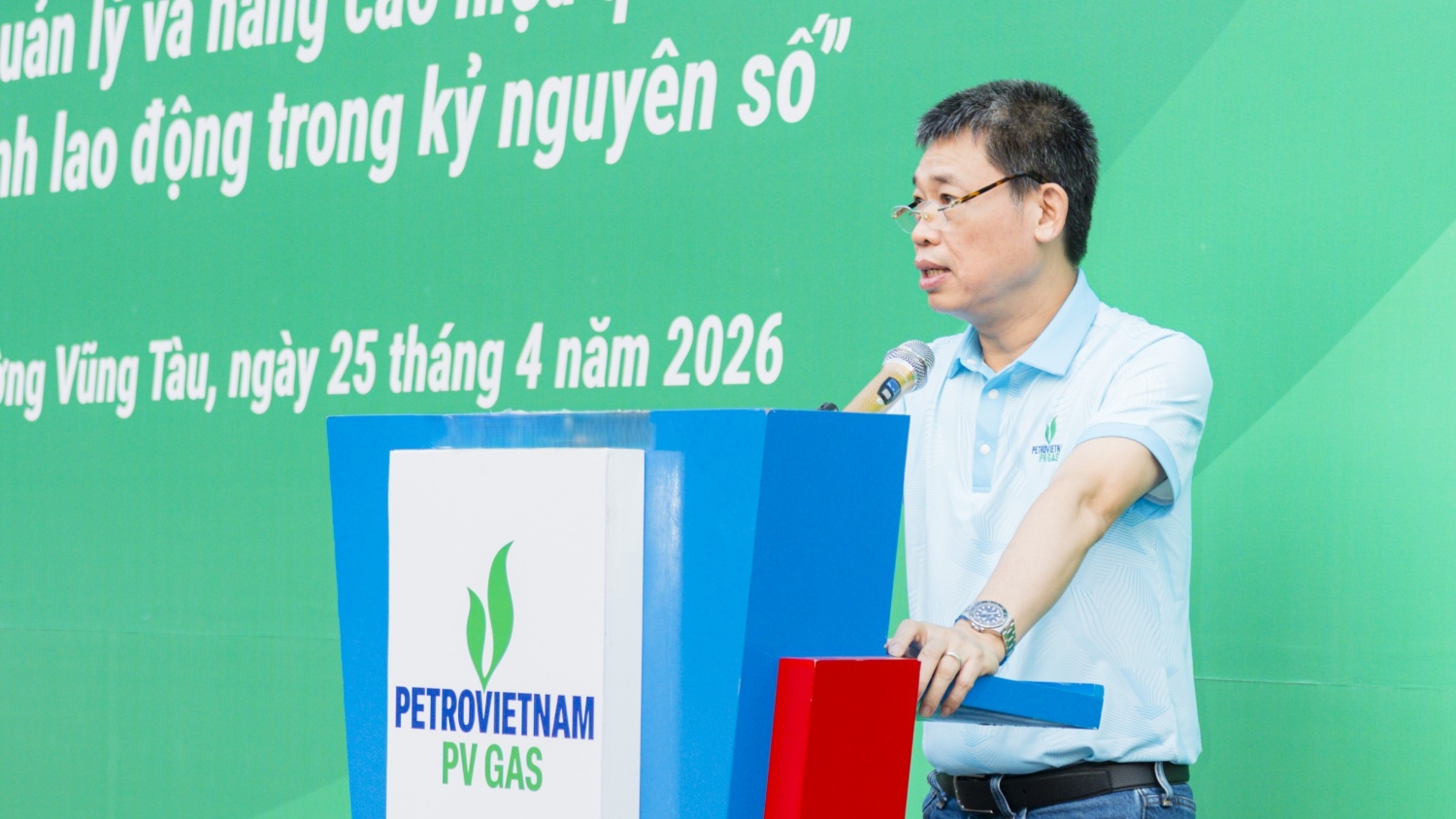 Ông Nguyễn Minh Tuấn – Phó Tổng giám đốc PV GAS nhấn mạnh ý nghĩa của chương trình trong việc tôn vinh người lao động và lan tỏa văn hóa an toàn trong toàn PV GAS. Ông Nguyễn Minh Tuấn – Phó Tổng giám đốc PV GAS nhấn mạnh ý nghĩa của chương trình trong việc tôn vinh người lao động và lan tỏa văn hóa an toàn trong toàn PV GAS.