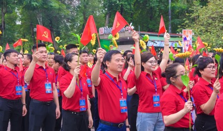 Khí thế người lao động Petrovietnam tại Lễ diễu hành kỷ niệm 140 năm Ngày Quốc tế Lao động