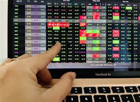 Tin nhanh chứng khoán ngày 4/5: VN-Index rung lắc mạnh, cổ phiếu NVL giảm sàn