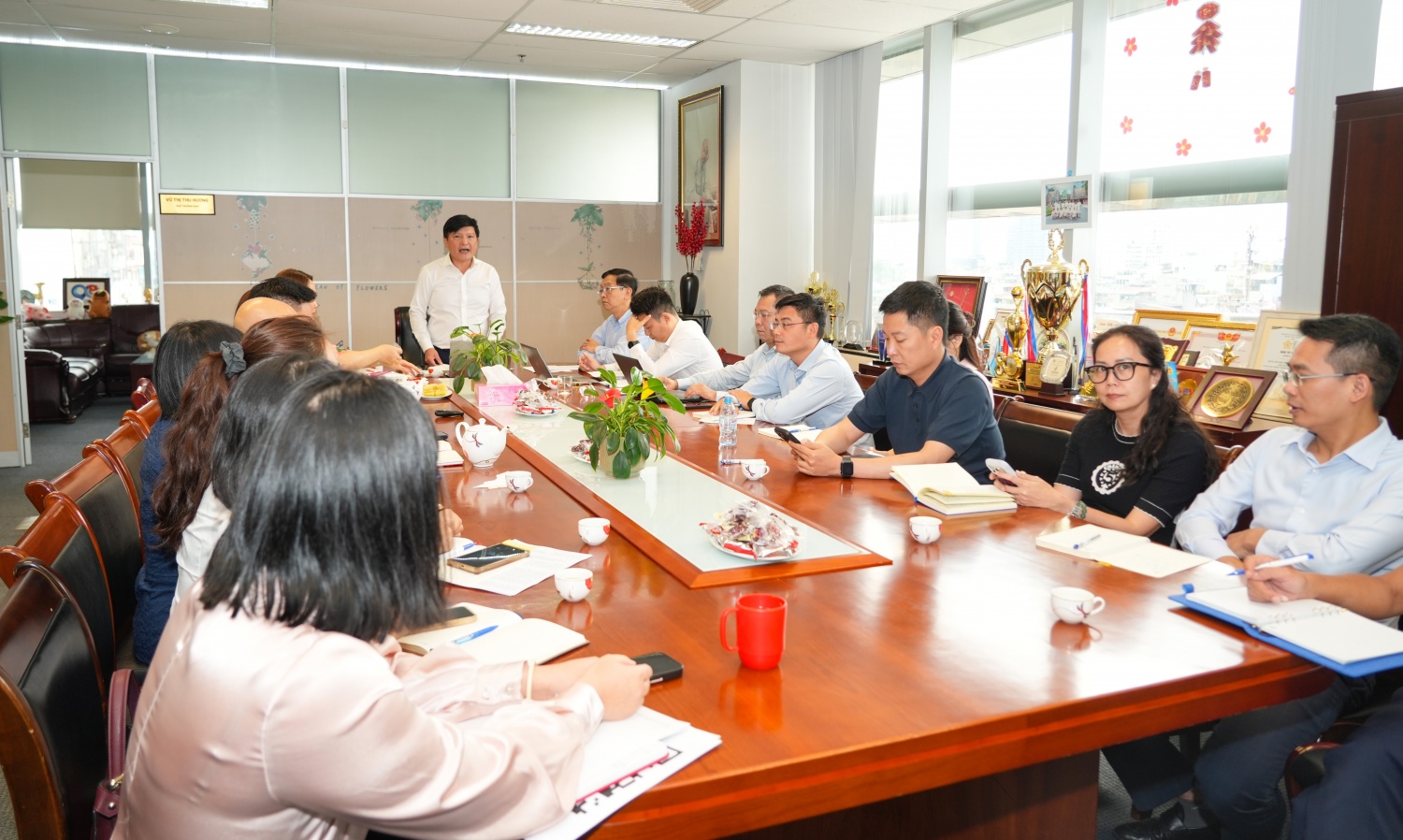 Đồng chí Trần Quang Dũng, Phó Bí thư thường trực Đảng ủy Tập đoàn sinh hoạt cùng Chi bộ Tuyên giáo - Truyền thông. Đồng chí Trần Quang Dũng, Phó Bí thư thường trực Đảng ủy Tập đoàn sinh hoạt cùng Chi bộ Tuyên giáo - Truyền thông.