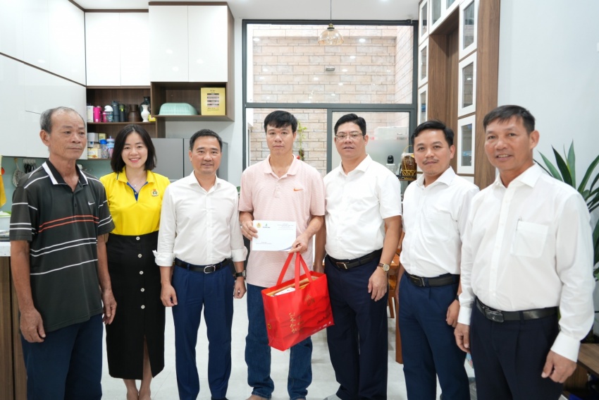 Công đoàn Petrovietnam thăm và tặng quà người lao động Vietsovpetro nhân tháng công nhân 2026 Công đoàn Petrovietnam thăm và tặng quà người lao động nhân Tháng Công nhân 2026