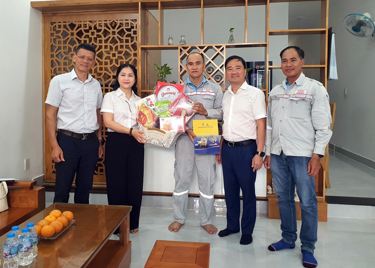 Công đoàn Petrovietnam thăm và tặng quà người lao động nhân tháng công nhân 2026 Công đoàn Petrovietnam thăm và tặng quà người lao động Vietsovpetro nhân tháng công nhân 2026