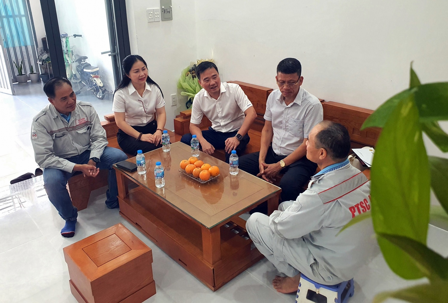 Công đoàn Petrovietnam thăm và tặng quà người lao động nhân tháng công nhân 2026 Công đoàn Petrovietnam thăm và tặng quà người lao động Vietsovpetro nhân tháng công nhân 2026