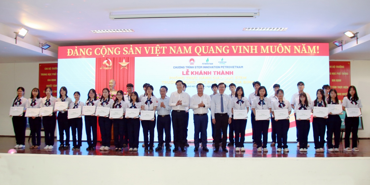 Khánh thành phòng STEM Trường THPT Gia Định (TP HCM): “Cánh tay nối dài” chạm tới ước mơ