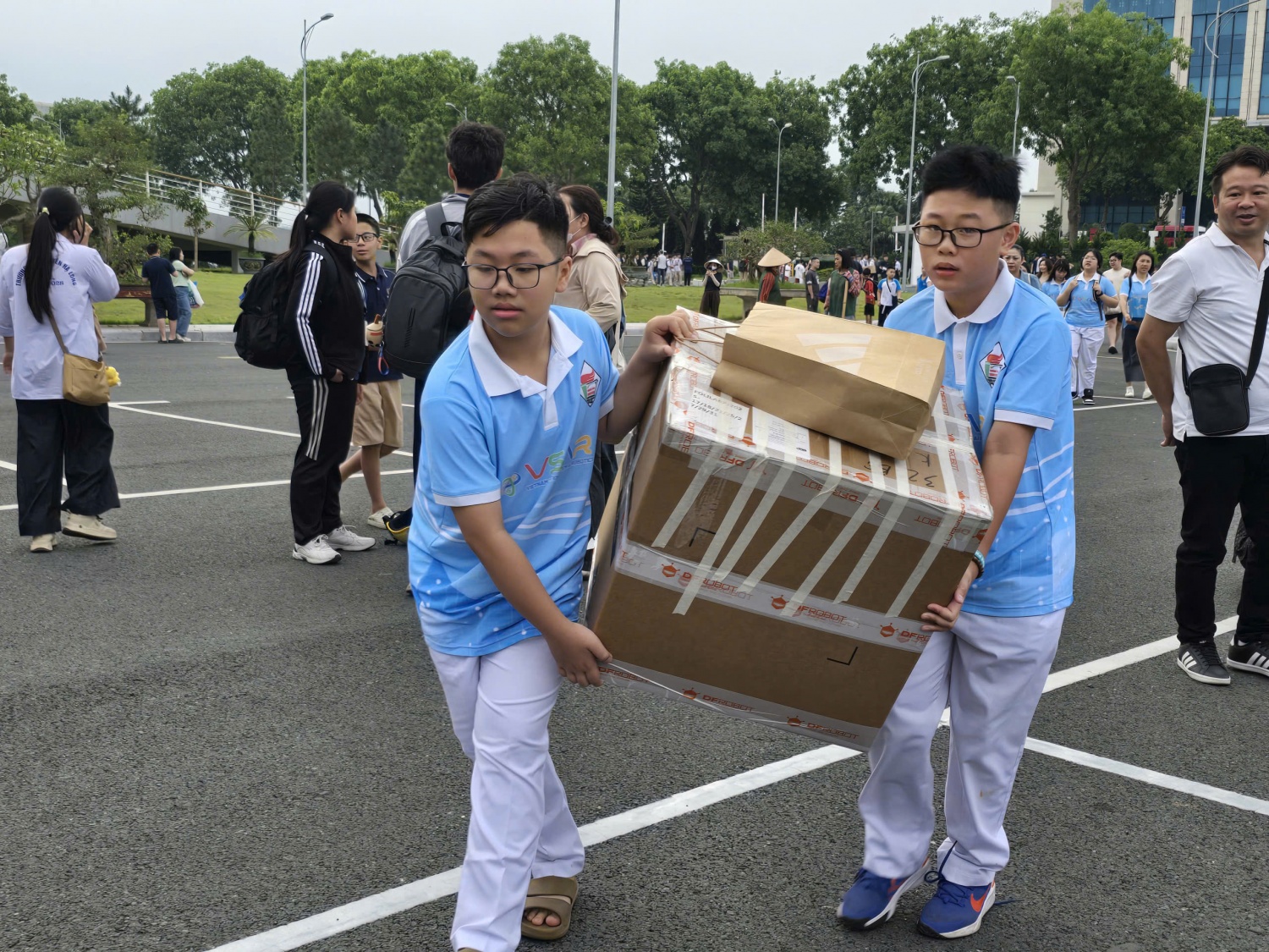Hàng nghìn học sinh hội tụ tại NIC Hòa Lạc tranh tài Vô địch Quốc gia STEM, AI và Robotics