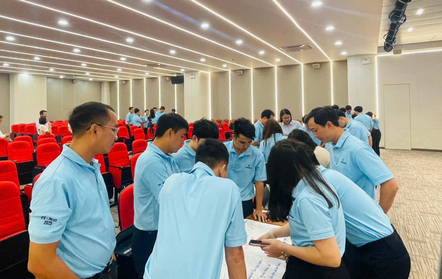 Petrovietnam-NEXT 2025: Biến kiến thức thành giá trị thực tiễn thông qua mạng lưới chia sẻ định kỳ Petrovietnam-NEXT 2025: Biến kiến thức thành giá trị thực tiễn thông qua mạng lưới chia sẻ định kỳ