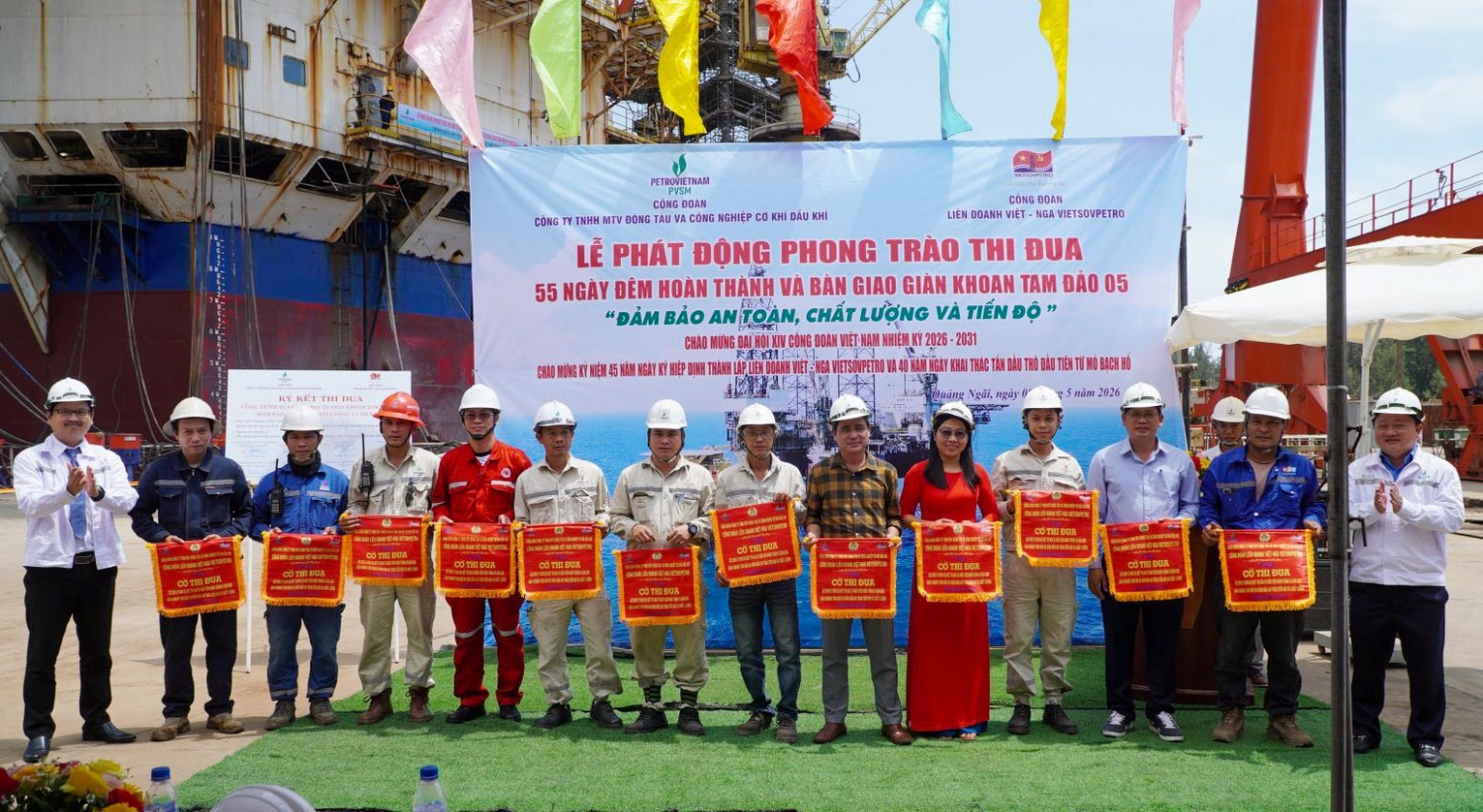 PVSM quyết tâm hoàn thành bảo dưỡng giàn khoan Tam Đảo 05 trong 55 ngày đêm PVSM quyết tâm hoàn thành bảo dưỡng giàn khoan Tam Đảo 05 trong 55 ngày đêm