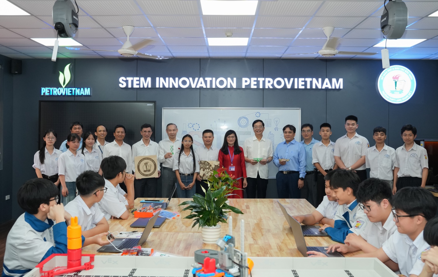 Petrovietnam kiến tạo môi trường sáng tạo cho học sinh Bắc Ninh Petrovietnam kiến tạo môi trường sáng tạo cho học sinh Bắc Ninh