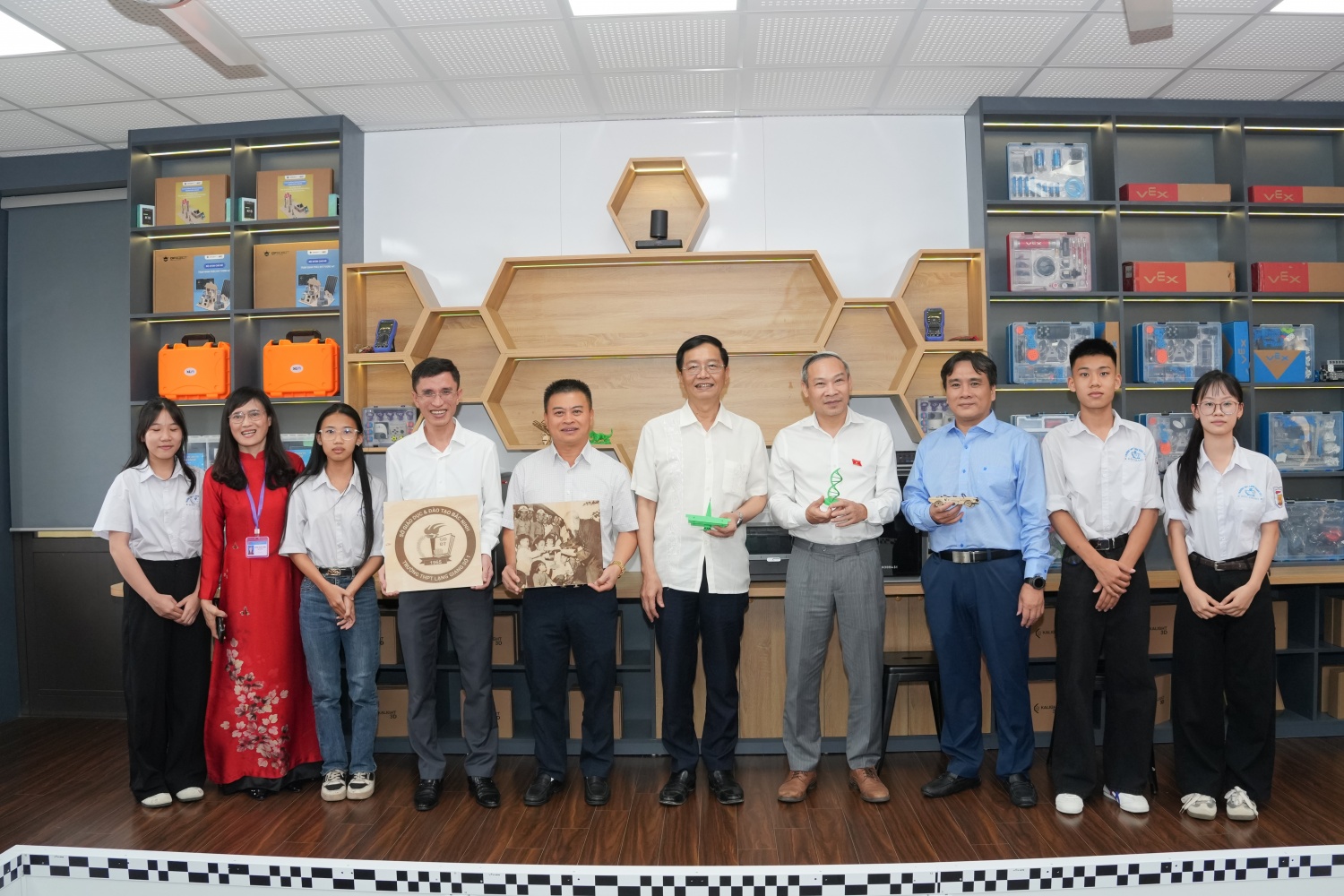 [CHÙM ẢNH] Không gian học tập STEM hiện đại tại Trường THPT Lạng Giang số 1