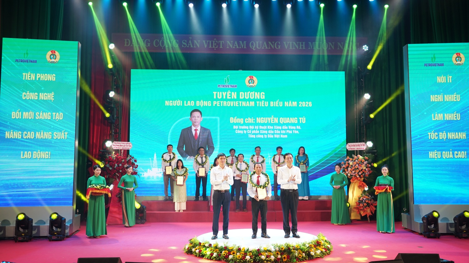 Anh Nguyễn Quang Tú nhận tuyên dương “Người lao động Petrovietnam tiêu biểu” năm 2026 Anh Nguyễn Quang Tú nhận tuyên dương “Người lao động Petrovietnam tiêu biểu” năm 2026