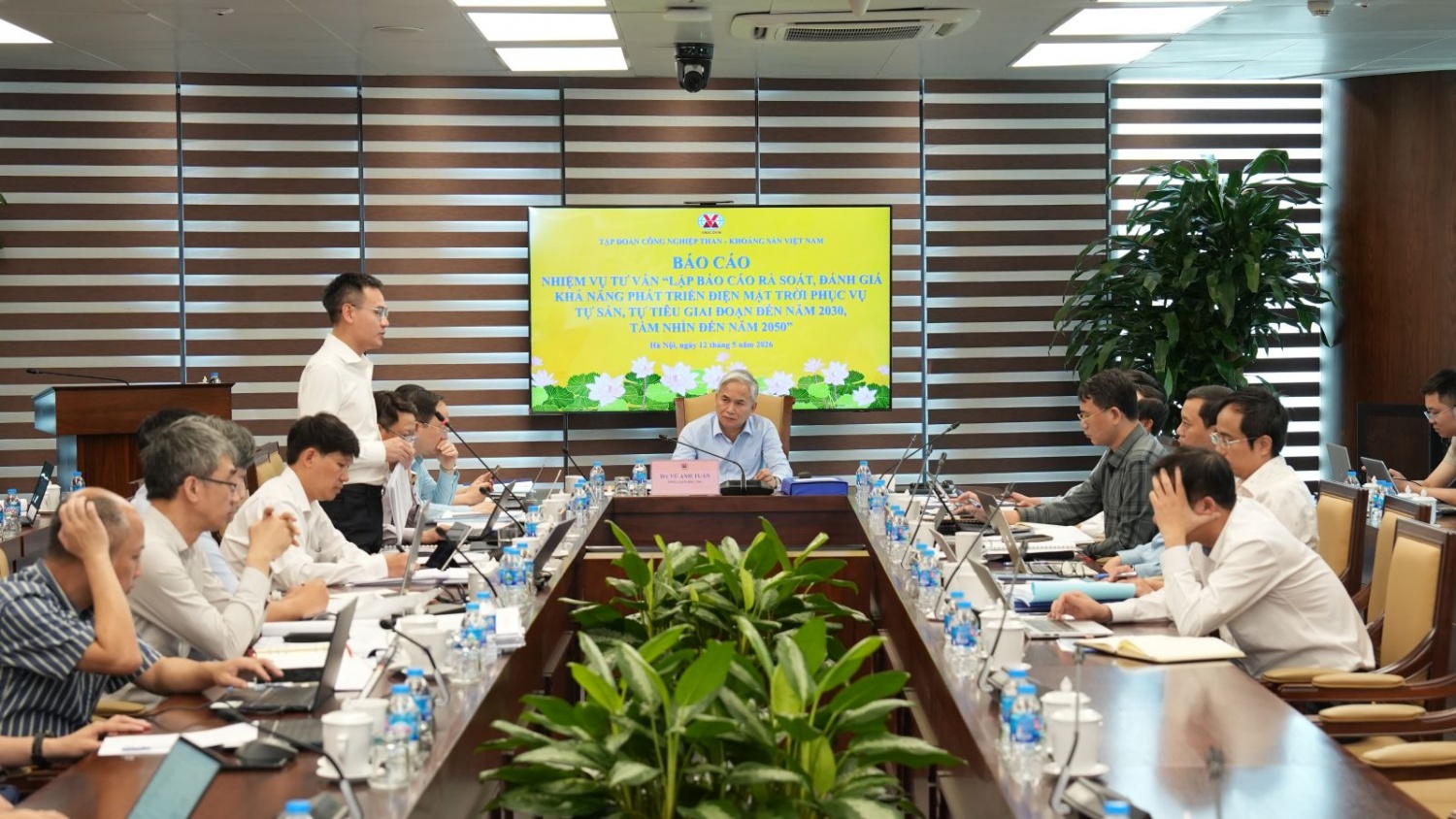 TKV thúc đẩy nghiên cứu phát triển điện mặt trời tự sản, tự tiêu đáp ứng mục tiêu giảm phát thải TKV phát triển điện mặt trời