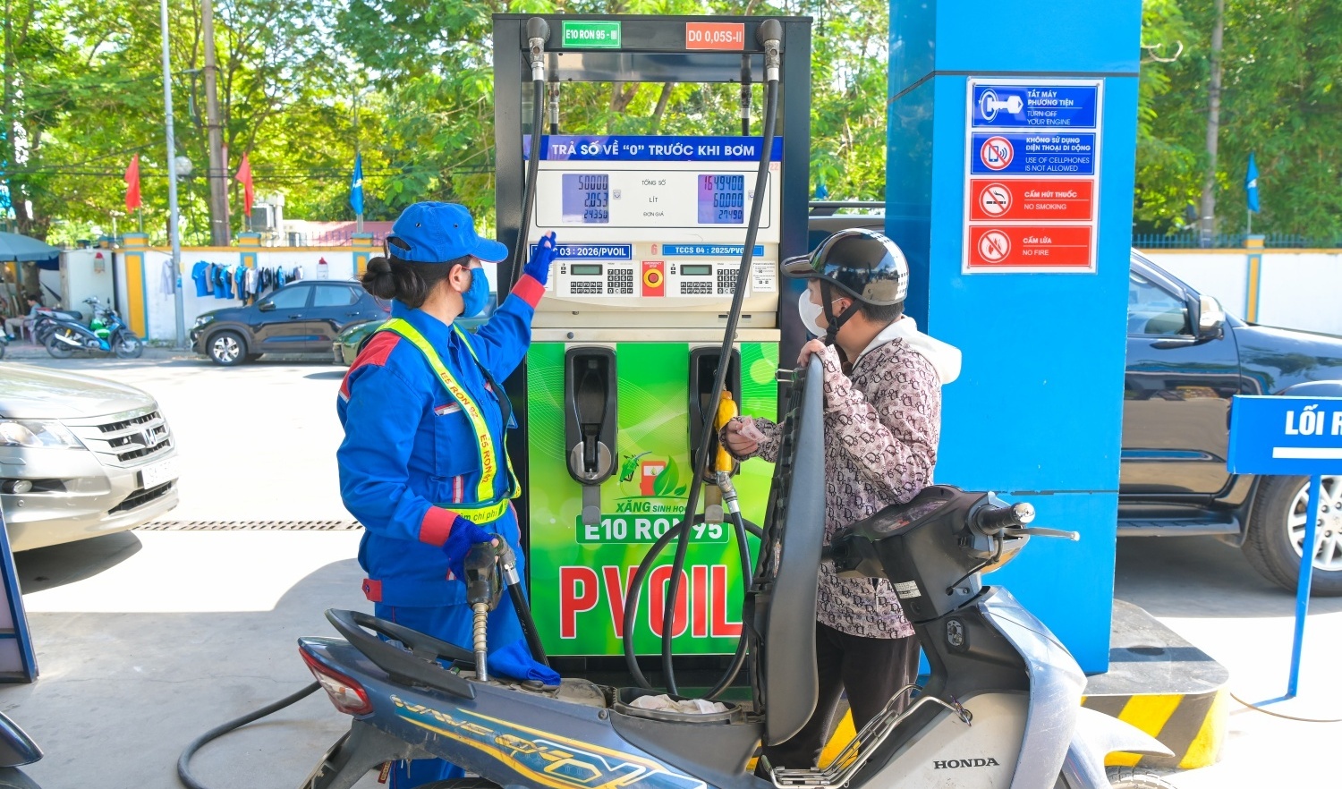 Gần 1.000 cửa hàng xăng dầu PVOIL đã sẵn sàng kinh doanh xăng E10