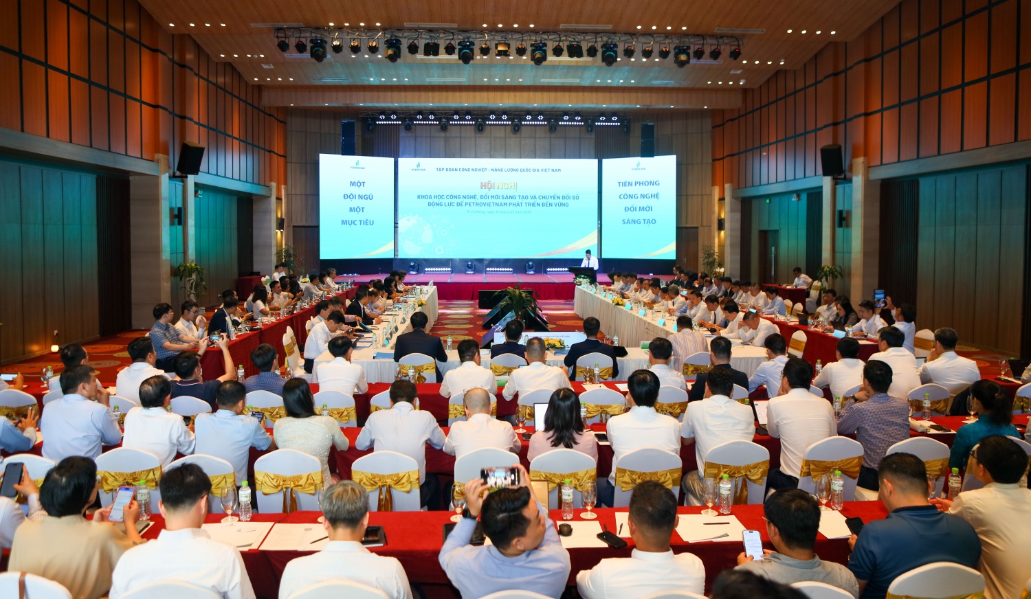 Khoa học công nghệ là nền tảng chiến lược quan trọng trong các hoạt động của Petrovietnam Khoa học công nghệ là nền tảng chiến lược quan trọng trong các hoạt động của Petrovietnam