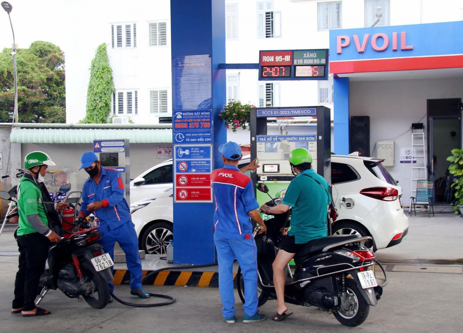 PVOIL chính thức bán xăng sinh học E10 trên toàn hệ thống cửa hàng xăng dầu PVOIL chính thức bán xăng sinh học E10 trên toàn hệ thống cửa hàng xăng dầu
