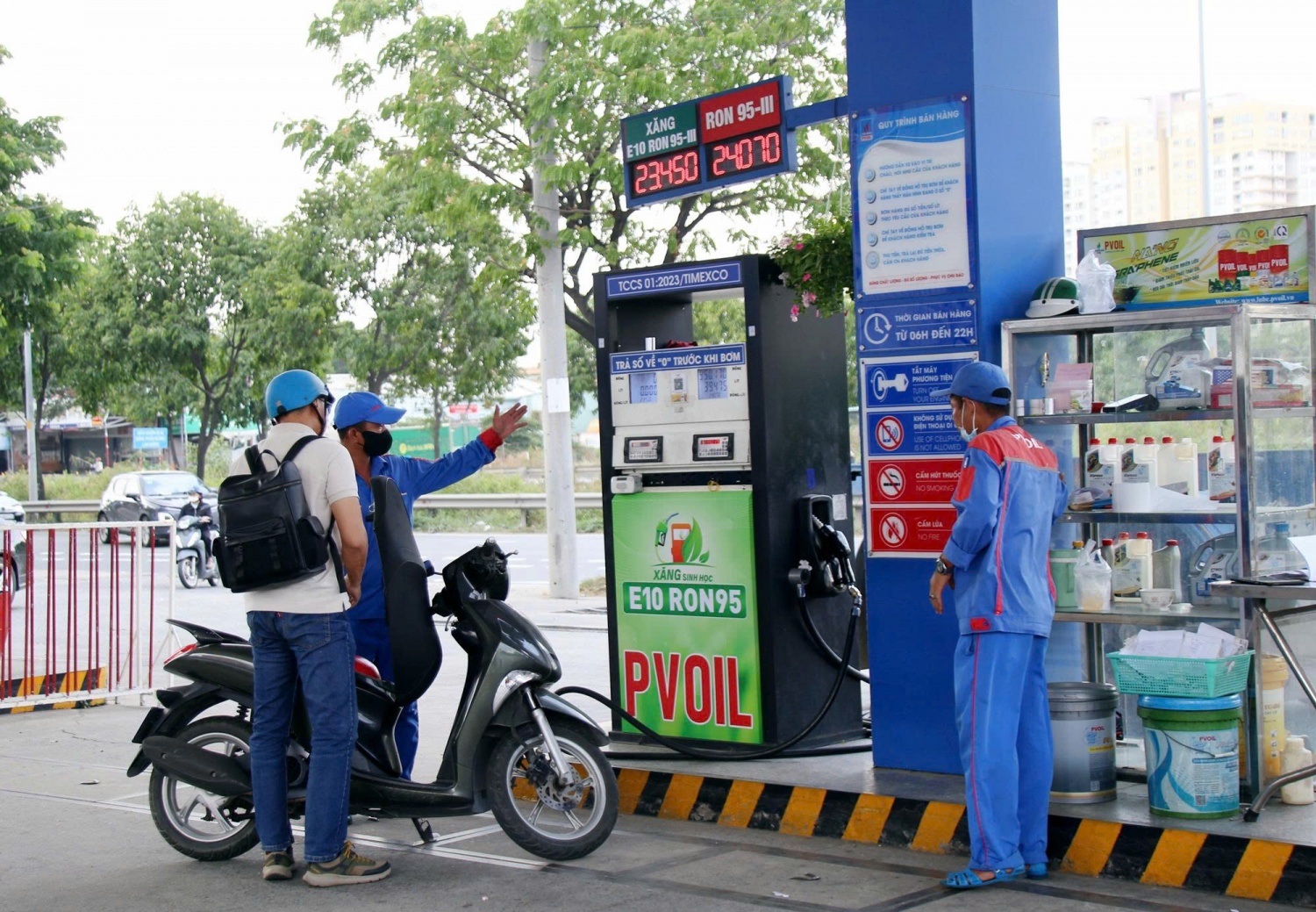 PVOIL chính thức bán xăng sinh học E10 trên toàn hệ thống cửa hàng xăng dầu PVOIL chính thức bán xăng sinh học E10 trên toàn hệ thống cửa hàng xăng dầu