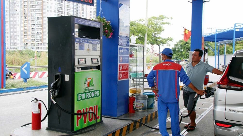 PVOIL chính thức bán xăng sinh học E10 trên toàn hệ thống cửa hàng xăng dầu PVOIL chính thức bán xăng sinh học E10 trên toàn hệ thống cửa hàng xăng dầu