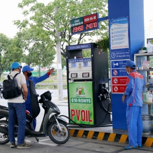 Người tiêu dùng đón nhận tích cực trong ngày đầu tiên PVOIL bán xăng E10 trên toàn hệ thống