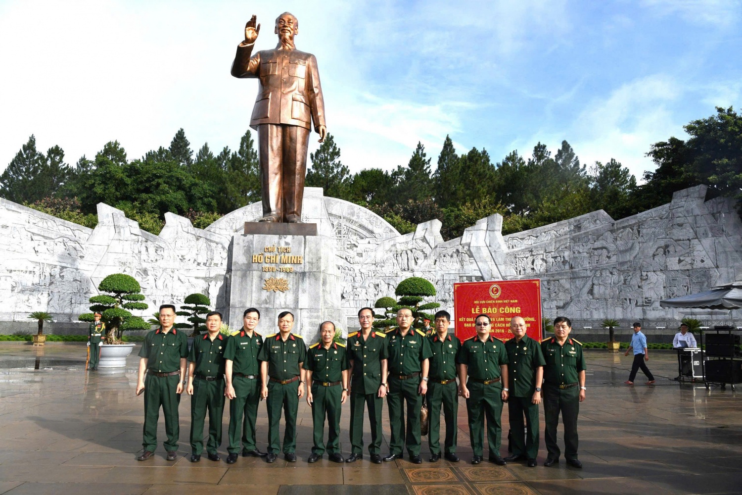 Hội CCB Petrovietnam tham dự lễ báo công lên Bác Hội CCB Petrovietnam tham dự lễ báo công lên Bác