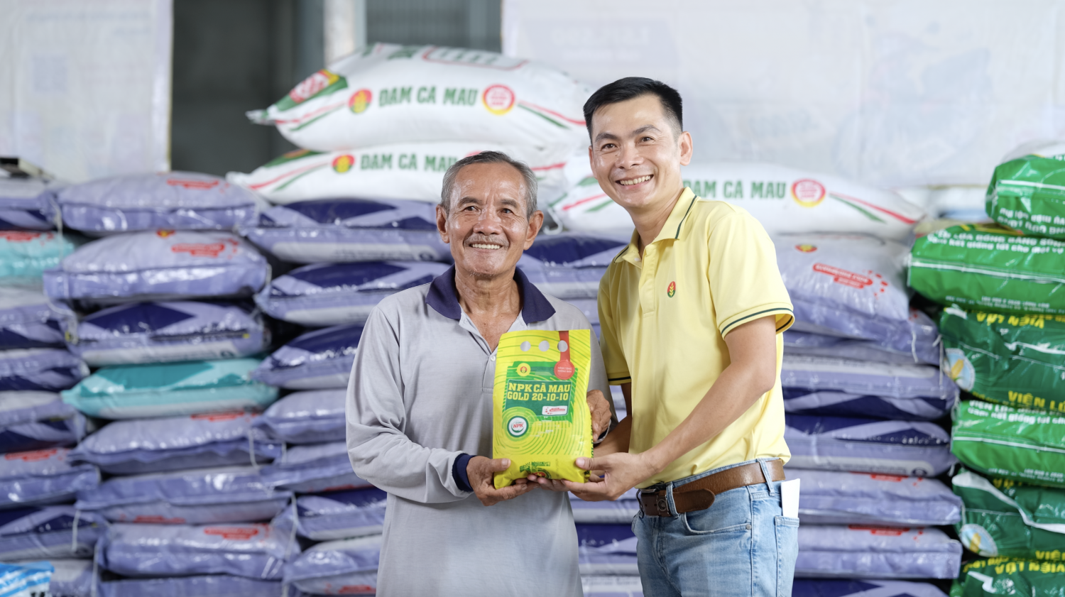 Phân bón Cà Mau tiếp sức nhà nông, vượt khó tới “mùa vàng” Phân bón Cà Mau tiếp sức nhà nông, vượt khó tới “mùa vàng”