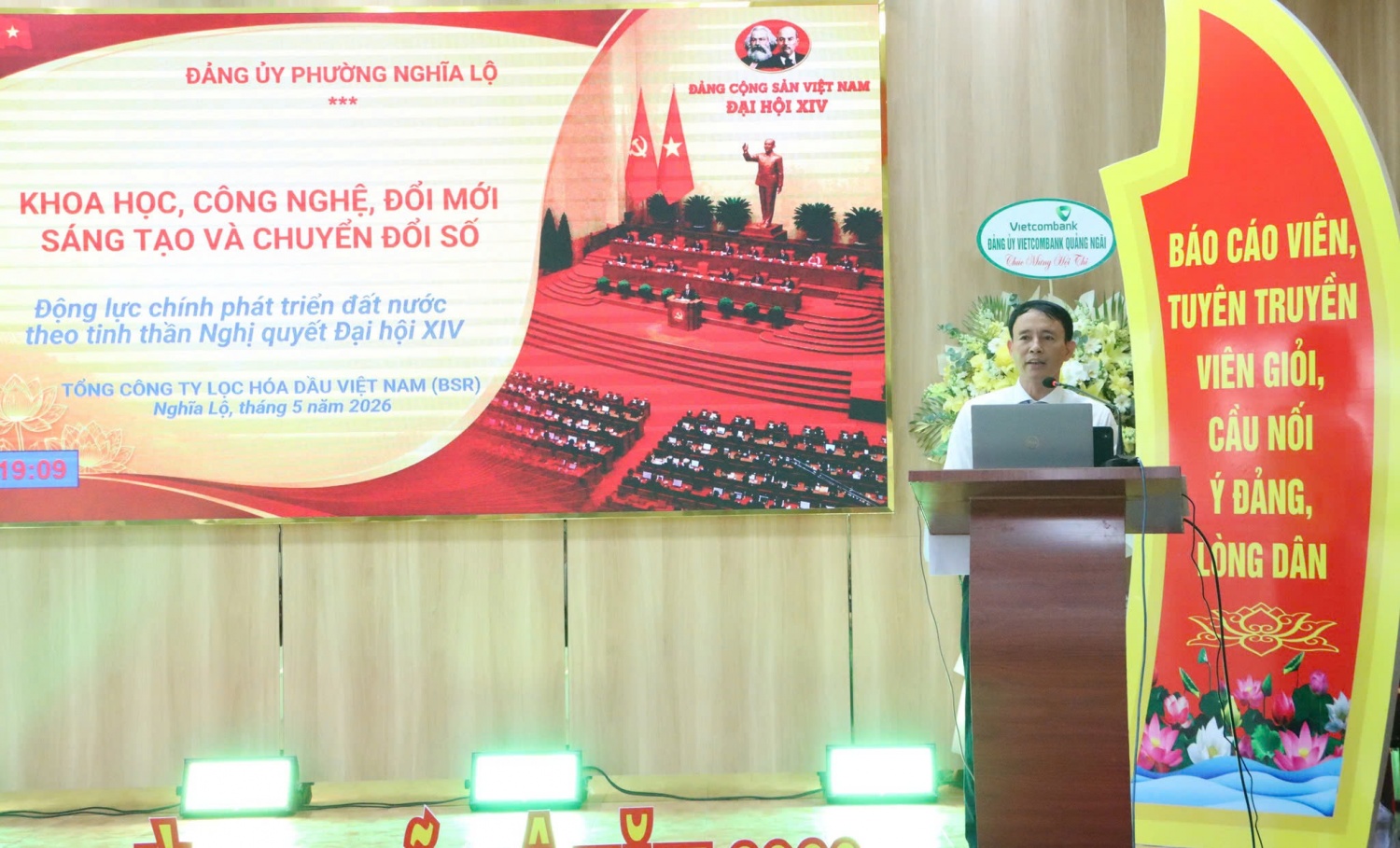 Thí sinh Nguyễn Quang Hưng – Trưởng Ban An toàn Môi trường BSR thuyết trình về vai trò của khoa học, công nghệ, đổi mới sáng tạo và chuyển đổi số tại BSR cũng như trong tiến trình phát triển đất nước Thí sinh Nguyễn Quang Hưng – Trưởng Ban An toàn Môi trường BSR thuyết trình về vai trò của khoa học, công nghệ, đổi mới sáng tạo và chuyển đổi số tại BSR cũng như trong tiến trình phát triển đất nước