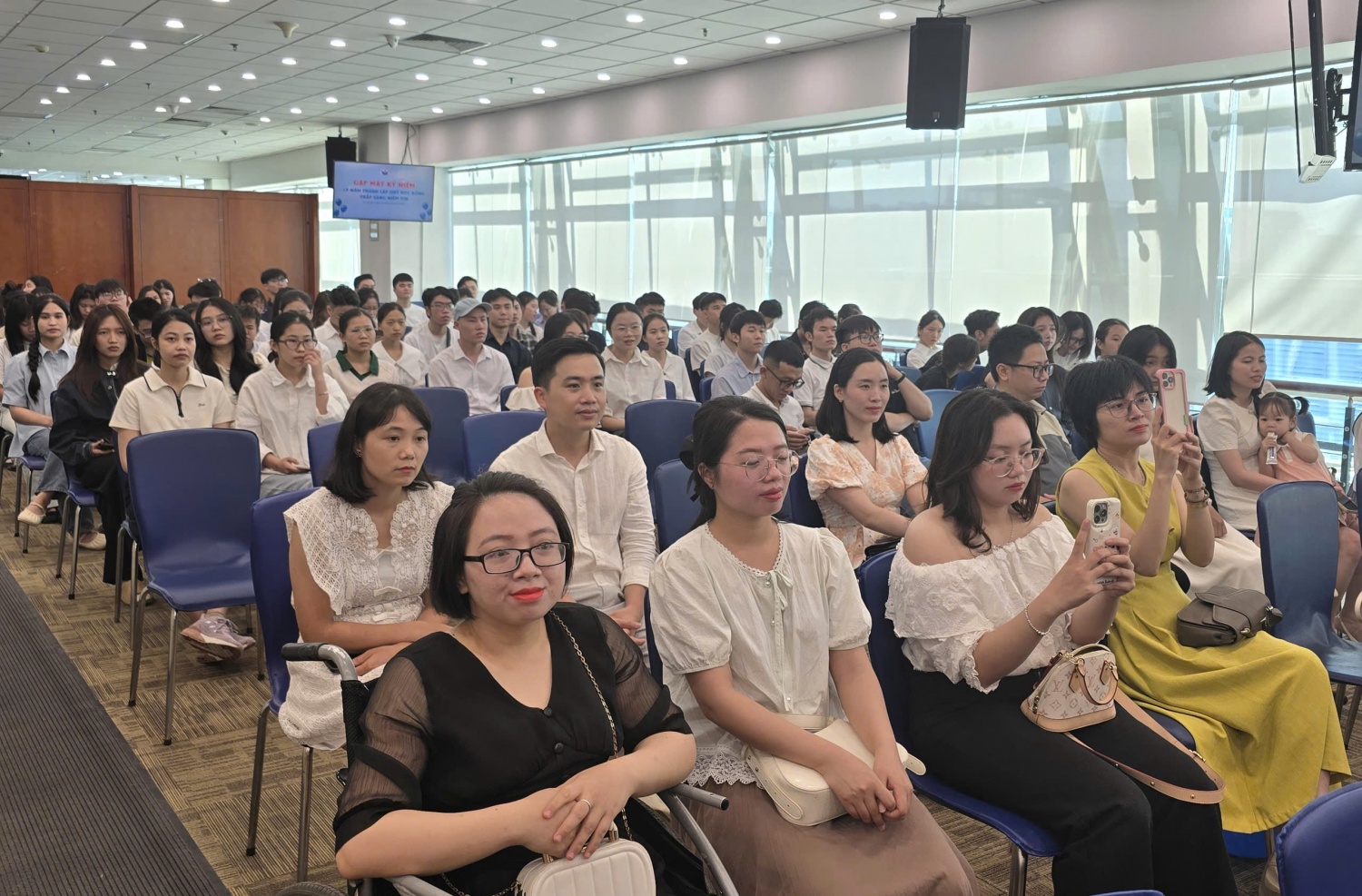 Cựu sinh viên xúc động ngày trở về: “Thắp Sáng Niềm Tin là một phần thanh xuân của tôi” Cựu sinh viên xúc động ngày trở về: “Thắp Sáng Niềm Tin là một phần thanh xuân của tôi”