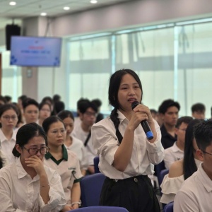 Nữ sinh Điện Biên bật khóc khi nhận cuộc gọi từ Quỹ học bổng Thắp Sáng Niềm Tin