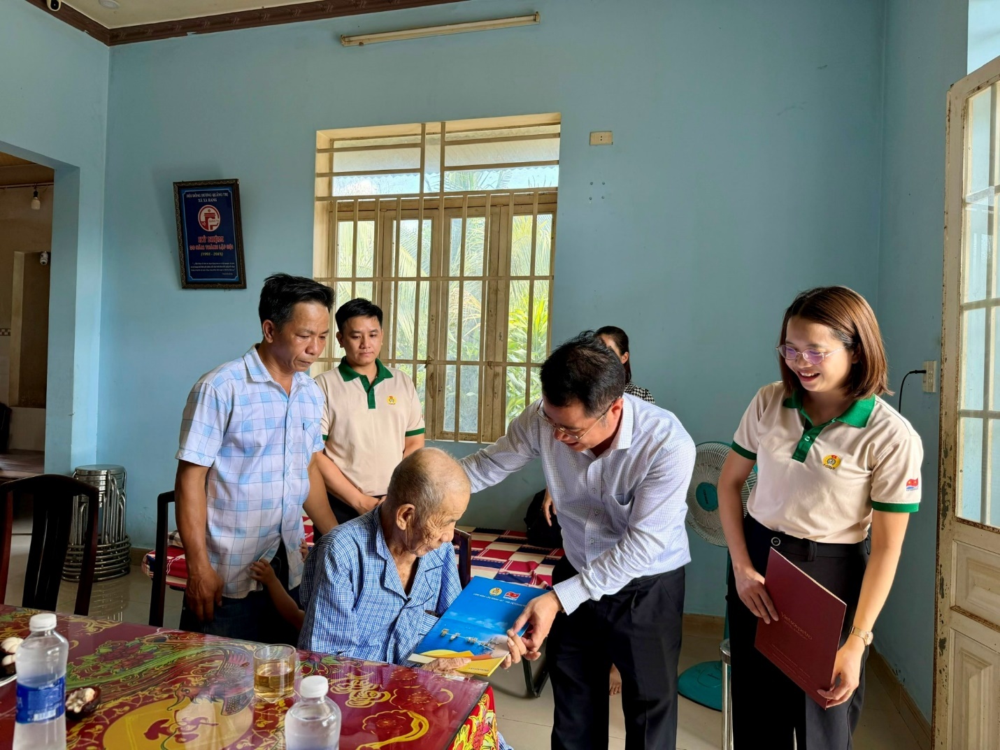 Chủ tịch Công đoàn Vietsovpetro thăm, động viên gia đình đoàn viên KND Vietsovpetro Chủ tịch Công đoàn Vietsovpetro thăm, động viên gia đình đoàn viên KND Vietsovpetro