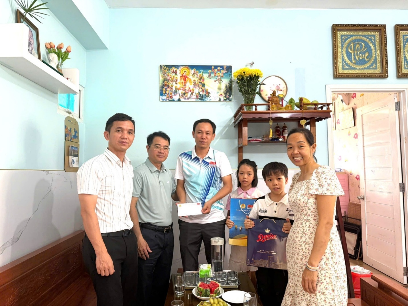 Chủ tịch Công đoàn Vietsovpetro thăm, động viên gia đình đoàn viên XN Khai thác Dầu khí Chủ tịch Công đoàn Vietsovpetro thăm, động viên gia đình đoàn viên XN Khai thác Dầu khí