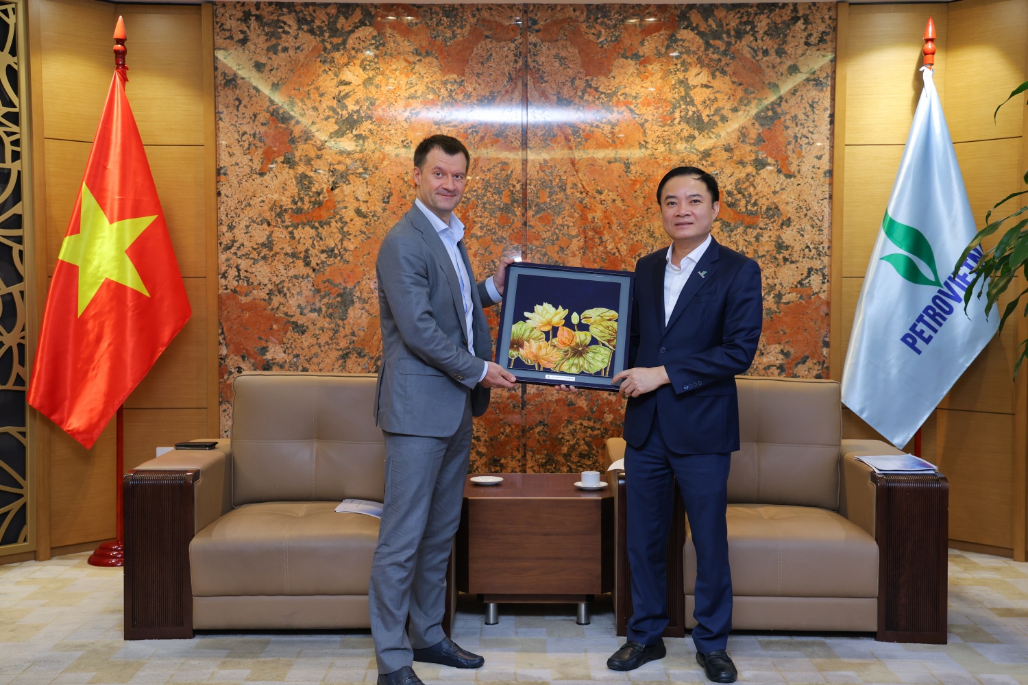 Petrovietnam và Novatek thúc đẩy hợp tác LNG, hạ tầng LNG và năng lượng mới Petrovietnam và Novatek thúc đẩy hợp tác LNG, hạ tầng LNG và năng lượng mới