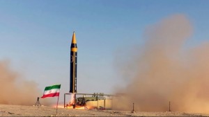 Iran tấn công căn cứ không quân Mỹ, Trung Đông lại "nóng"