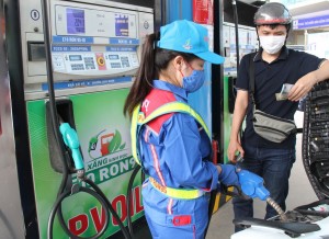 Giá xăng dầu đồng loạt giảm