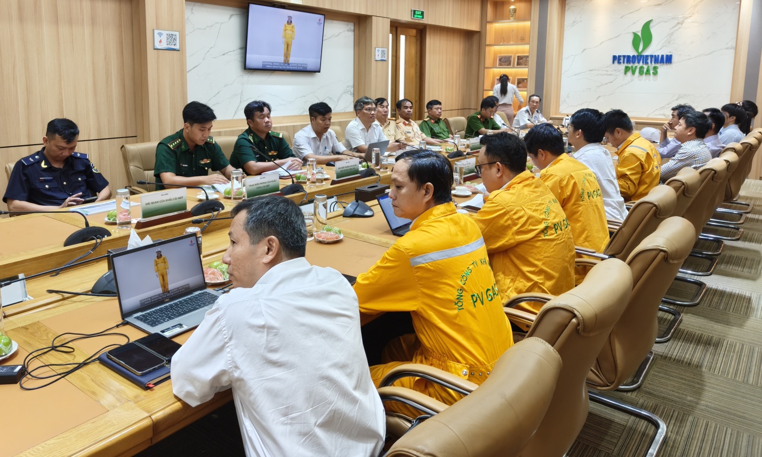 Quang cảnh cuộc họp tại Văn phòng Kho cảng PV GAS Vũng Tàu, Chi nhánh Logistics Quang cảnh cuộc họp tại Văn phòng Kho cảng PV GAS Vũng Tàu, Chi nhánh Logistics