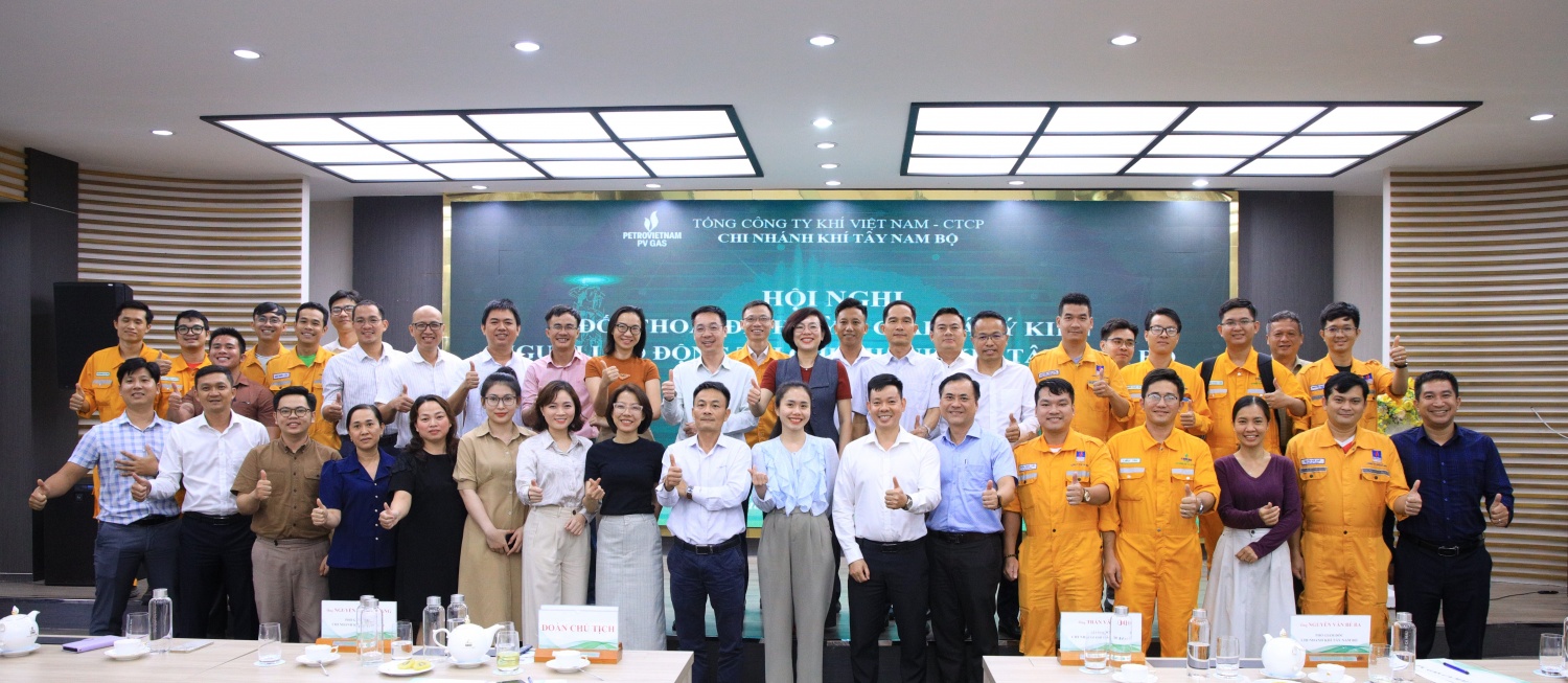 Lãnh đạo và CBCNV - NLĐ KTN tại Hội nghị Lãnh đạo và CBCNV - NLĐ KTN tại Hội nghị
