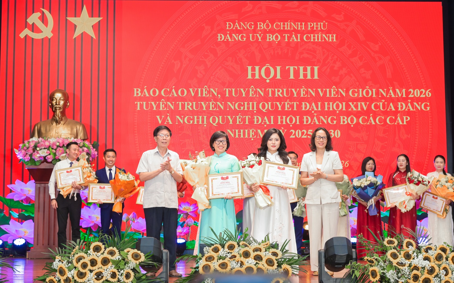 Petrovietnam đạt giải Nhì Hội thi Báo cáo viên, Tuyên truyền viên giỏi năm 2026 Petrovietnam đạt giải Nhì Hội thi Báo cáo viên, Tuyên truyền viên giỏi năm 2026