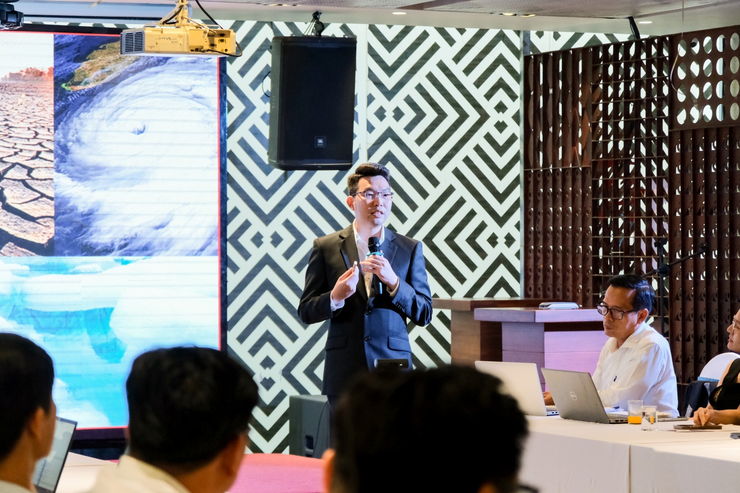 PVOIL tổ chức hội thảo khoa học nội bộ: Thúc đẩy chiến lược chuyển dịch năng lượng, phát triển nhiên liệu sạch PVOIL tổ chức hội thảo khoa học nội bộ: Thúc đẩy chiến lược chuyển dịch năng lượng, phát triển nhiên liệu sạch