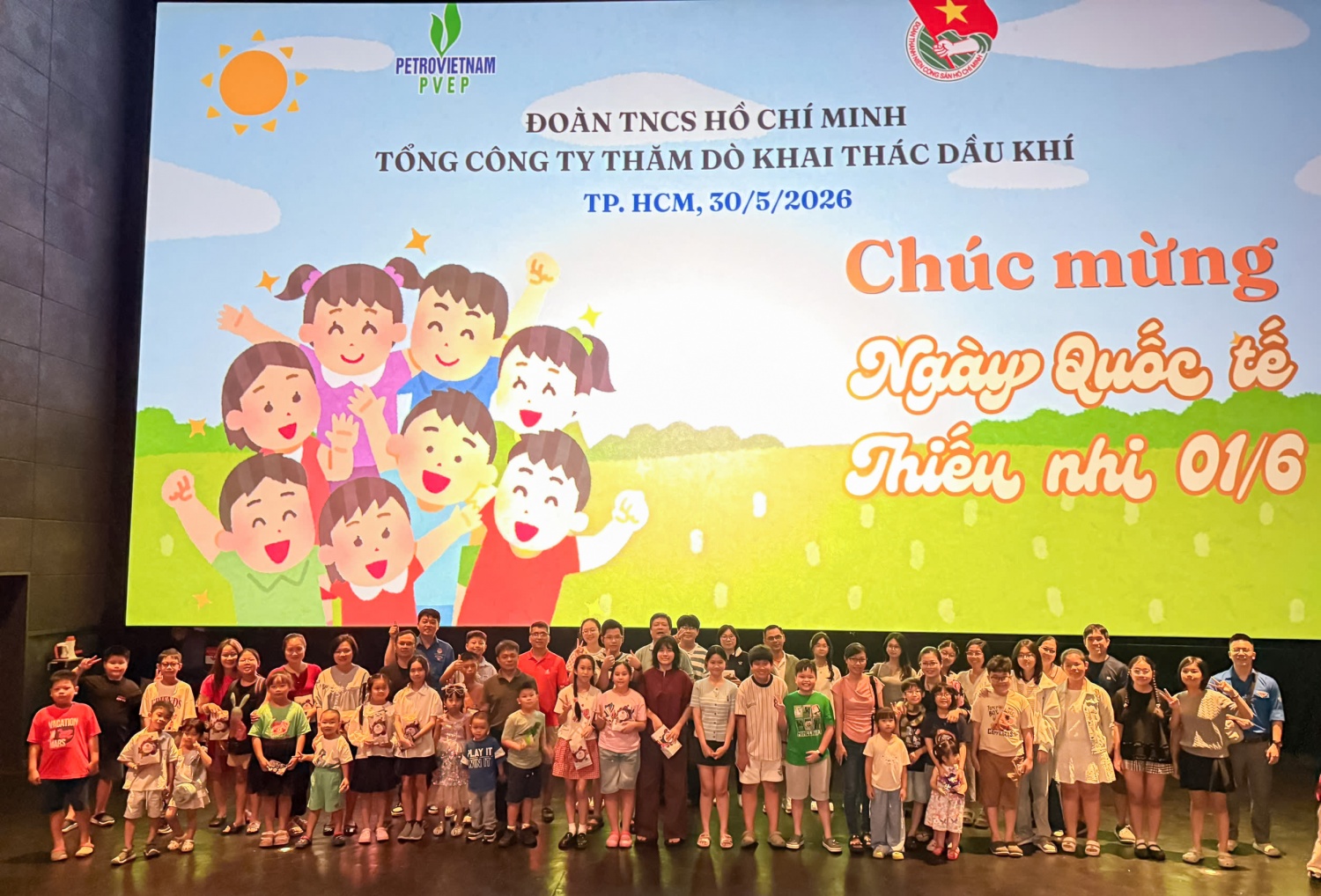 Đông đảo thiếu nhi là con em người lao động PVEP khu vực TP Hồ Chí Minh tham gia chương trình chào mừng Ngày Quốc tế Thiếu nhi