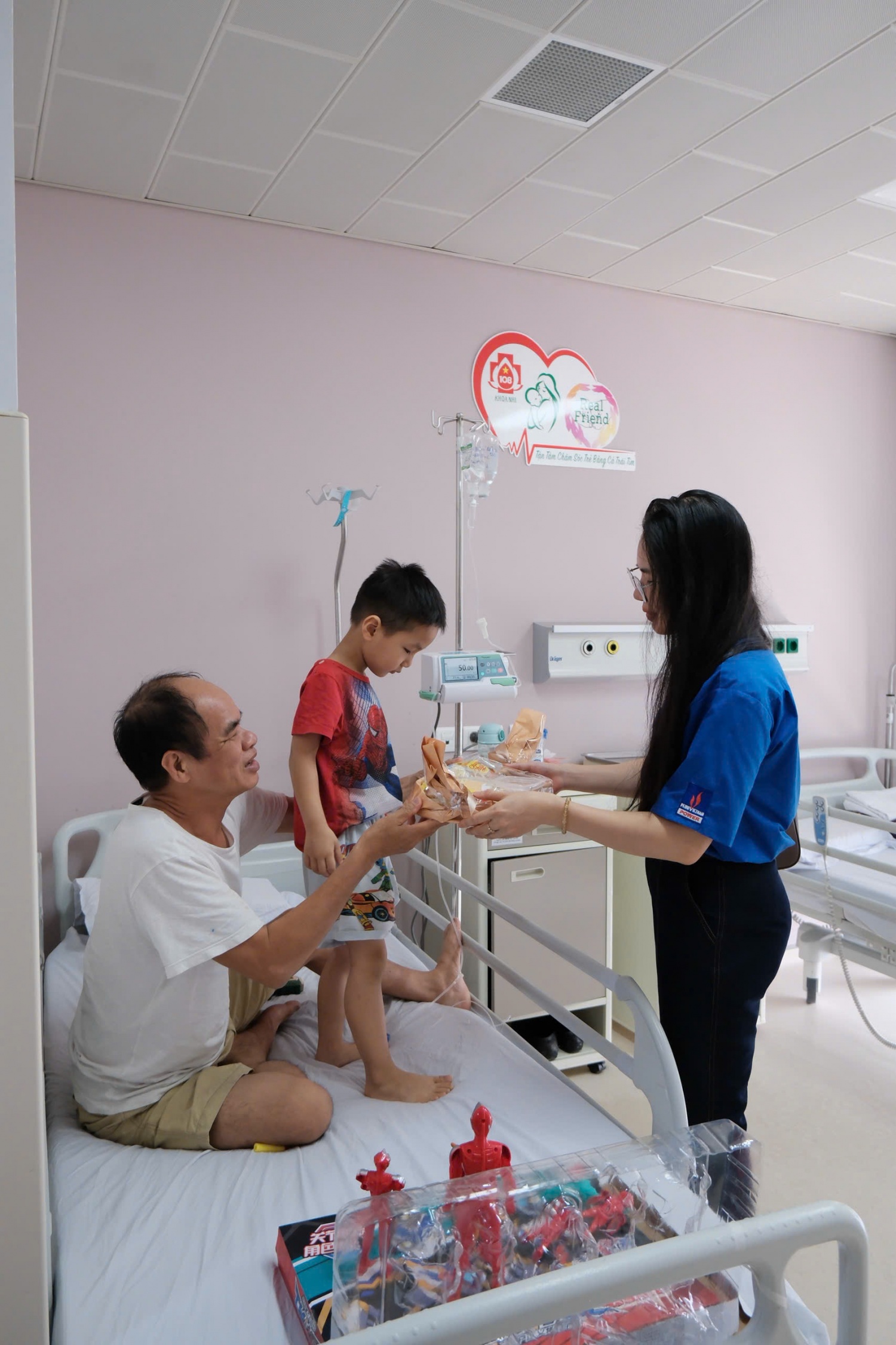 Đoàn Thanh niên PV Power lan tỏa yêu thương cùng các bệnh nhi nhân dịp 1/6