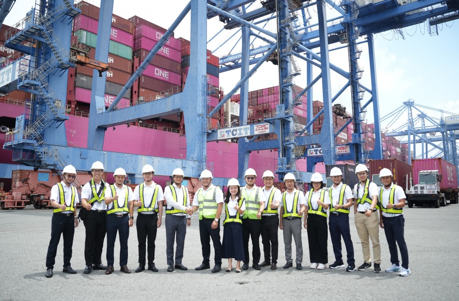 ĐVTN Chi nhánh Logistics có chuyến tham quan thực tế tại Cảng Quốc tế Tân Cảng - Cái Mép