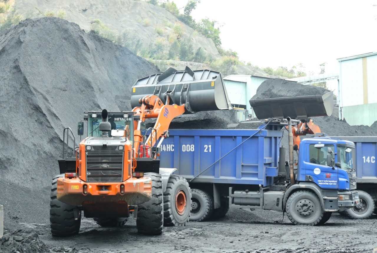 Tập trung cung ứng đủ than cho sản xuất điện và khách hàng TKV - sản xuất đủ than cho các nhà máy điện