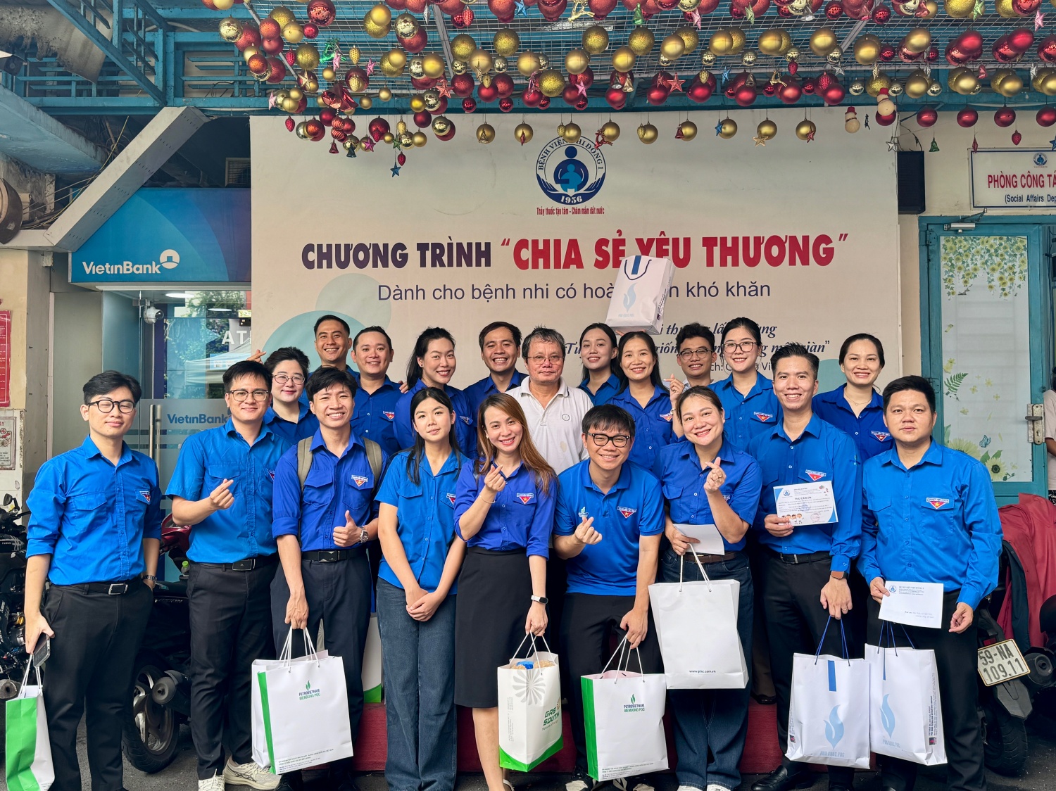Tuổi trẻ Petrovietnam trao 200 phần quà 1/6 cho bệnh nhi Bệnh viện Nhi đồng 1