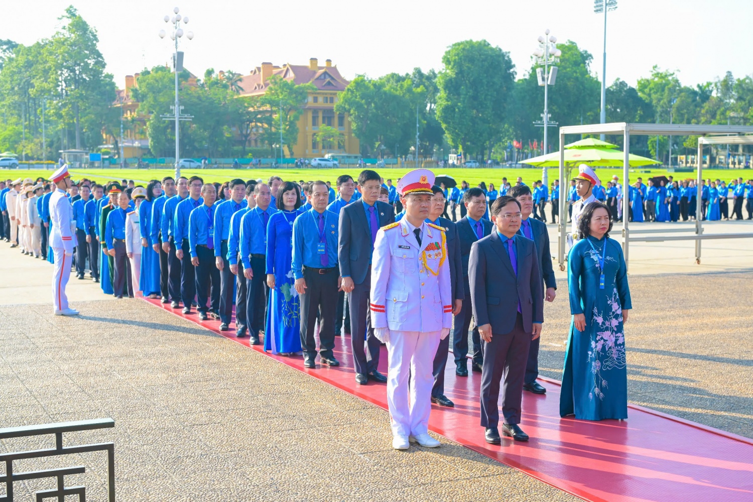 Đoàn đại biểu Công đoàn Petrovietnam báo công dâng Bác trước thềm Đại hội XIV Công đoàn Việt Nam