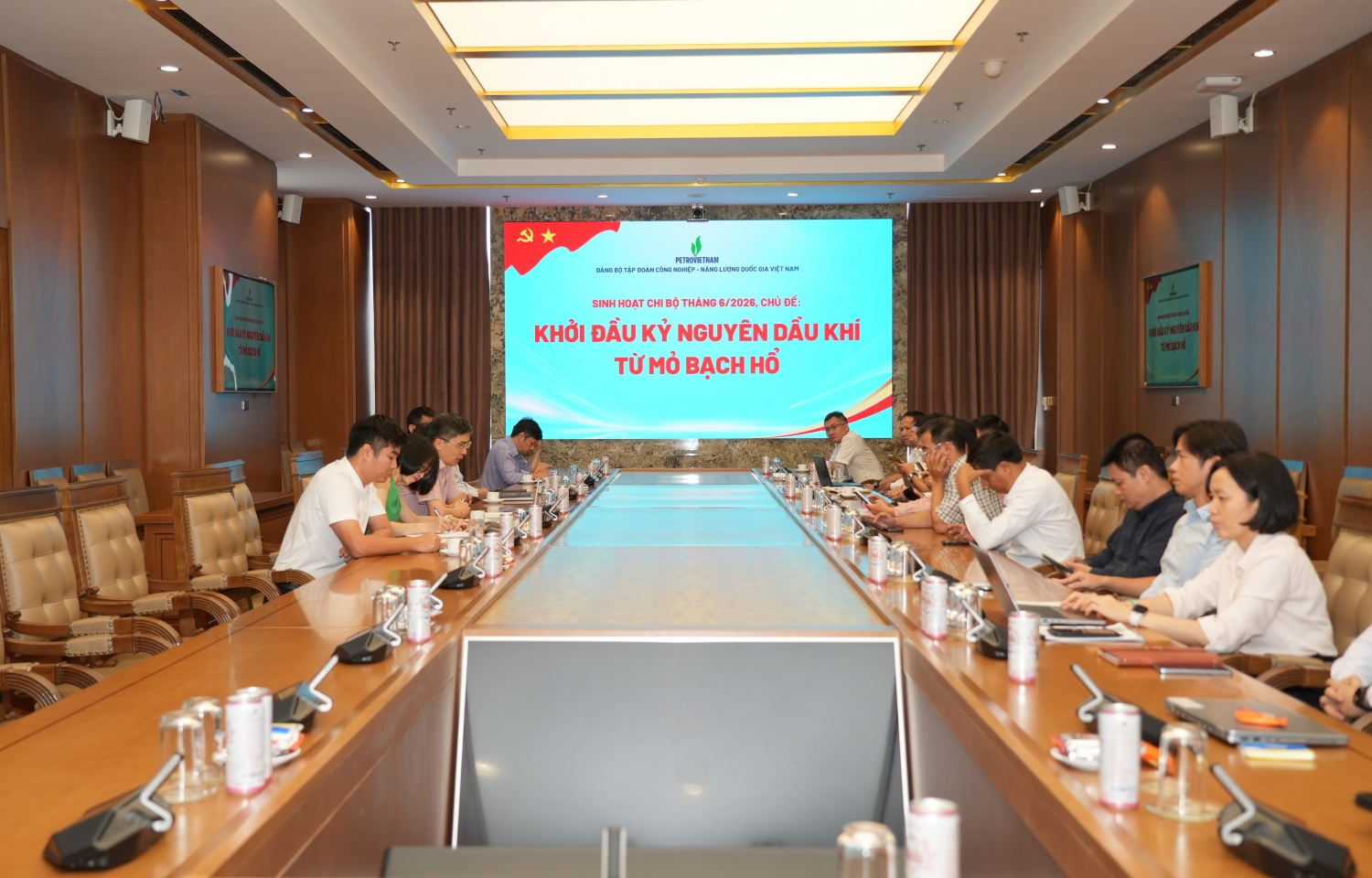 Ôn lại hành trình từ mỏ Bạch Hổ, tiếp thêm khát vọng phát triển mới Ôn lại hành trình từ mỏ Bạch Hổ, tiếp thêm khát vọng phát triển mới