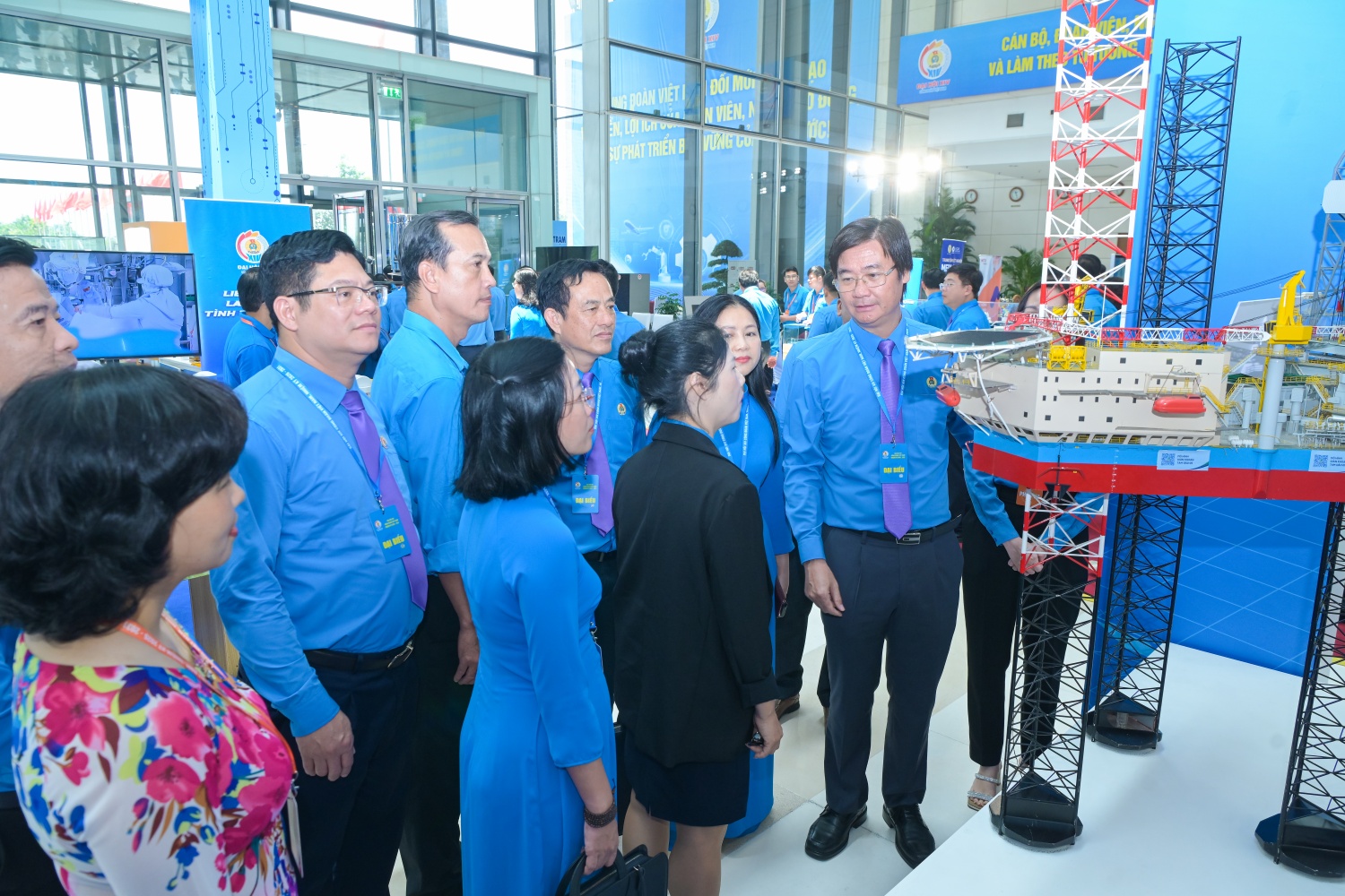 đồng chí Nguyễn Mạnh Kha - Ủy viên Ban Chấp hành Tổng LĐLĐVN, Chủ tịch Công đoàn Petrovietnam đồng chí Nguyễn Mạnh Kha - Ủy viên Ban Chấp hành Tổng LĐLĐVN, Chủ tịch Công đoàn Petrovietnam