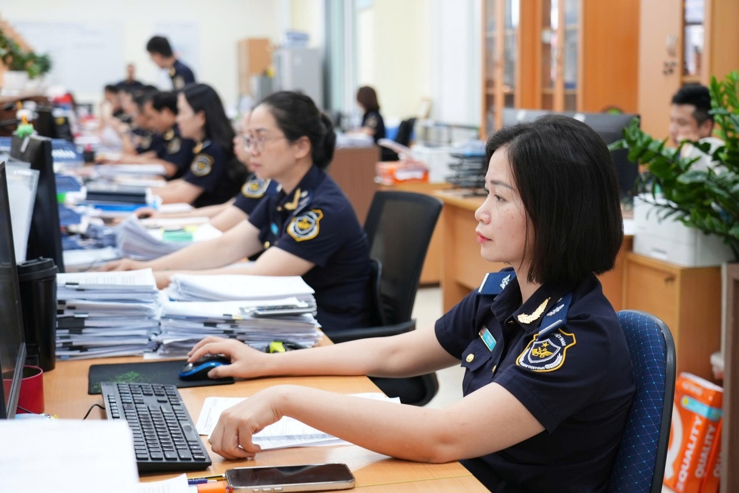 Tin tức kinh tế ngày 3/6: Hải quan cắt giảm thêm 6 thủ tục hành chính Tin tức kinh tế ngày 3/6: Hải quan cắt giảm thêm 6 thủ tục hành chính