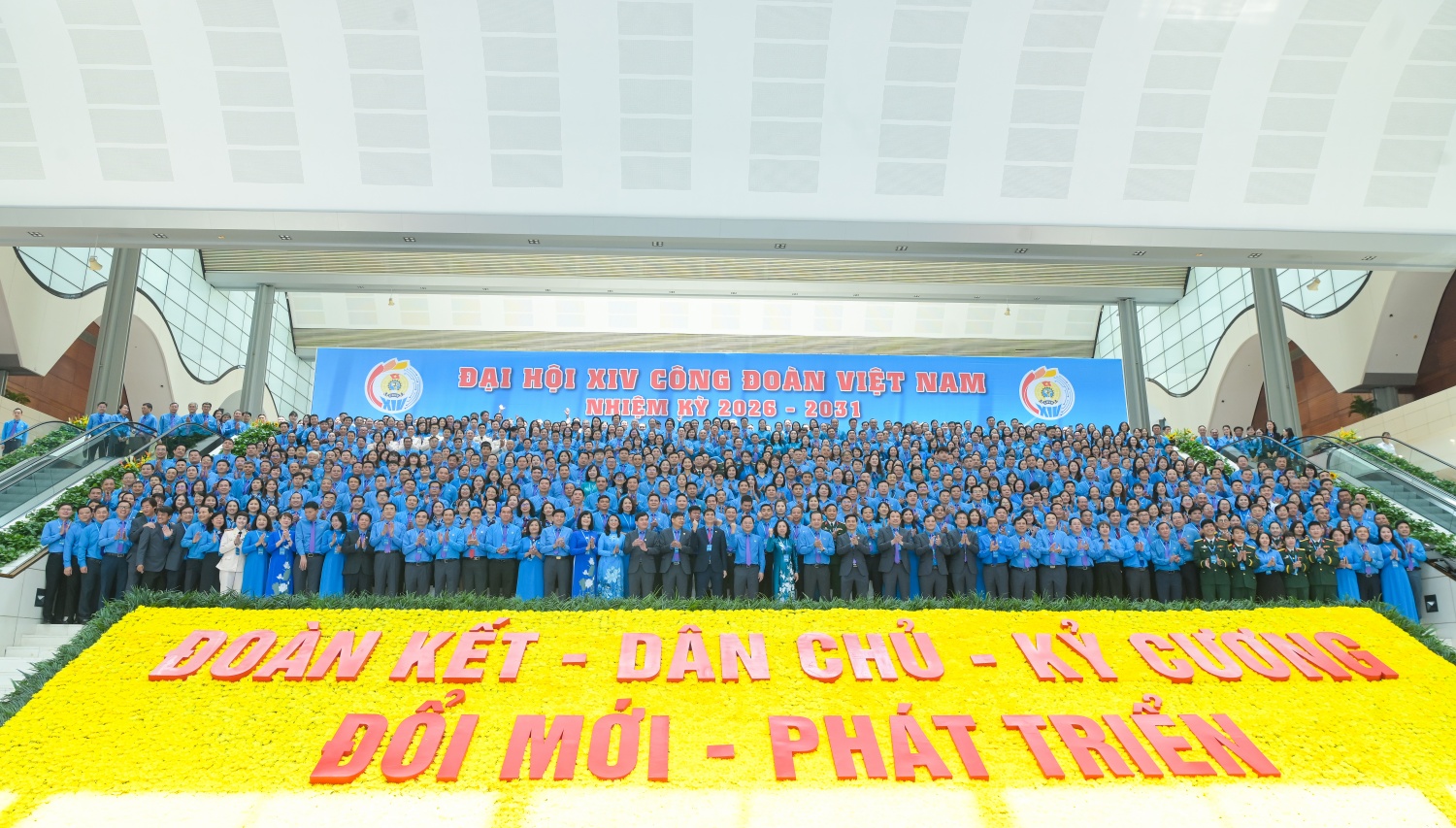Đoàn đại biểu Công đoàn Petrovietnam dự Đại hội XIV Công đoàn Việt Nam Phiên thứ nhất