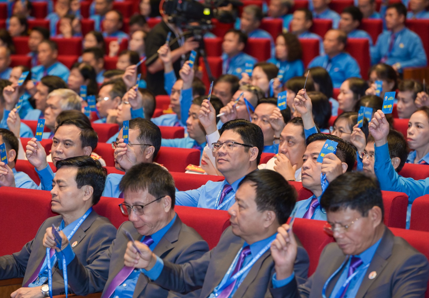 Đoàn đại biểu Công đoàn Petrovietnam dự Đại hội XIV Công đoàn Việt Nam Phiên thứ nhất